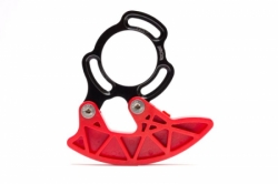 chránič převodníku ShamanRacing Defender EVO ISCG červený