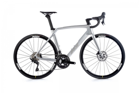 Apache Gila RS3 Road 105 stříbrná 54 cm