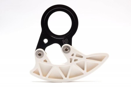 chránič převodníku ShamanRacing Defender EVO BB bílý